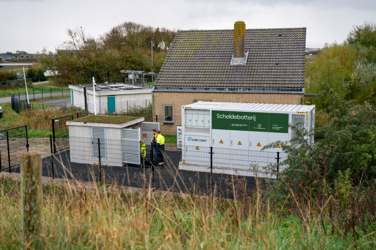 Het EMS van Emmett Green gebruikt geavanceerde voorspellingsalgoritmen om de strategie van de batterij te optimaliseren, en hierbij rekening te houden met het poldergemaal